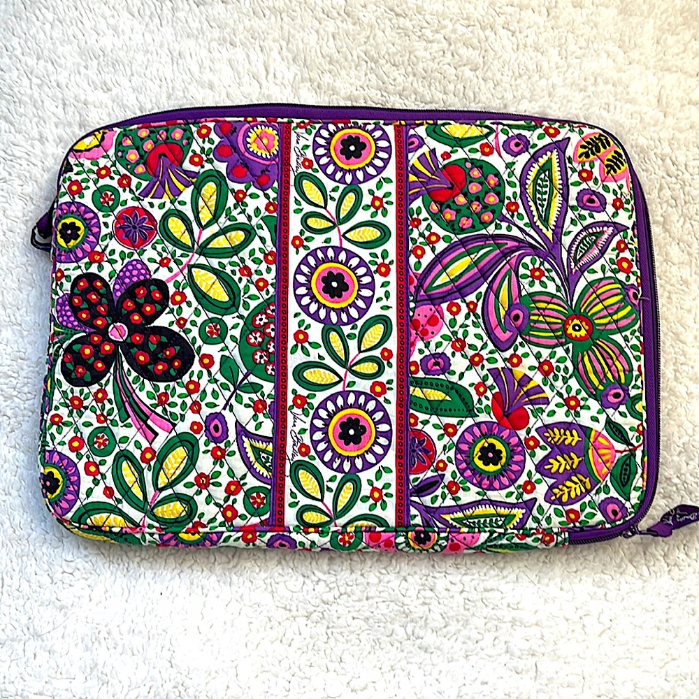 Vera Bradley Quilted Padded Floral laptop sleeve 17.5” x 12.5”